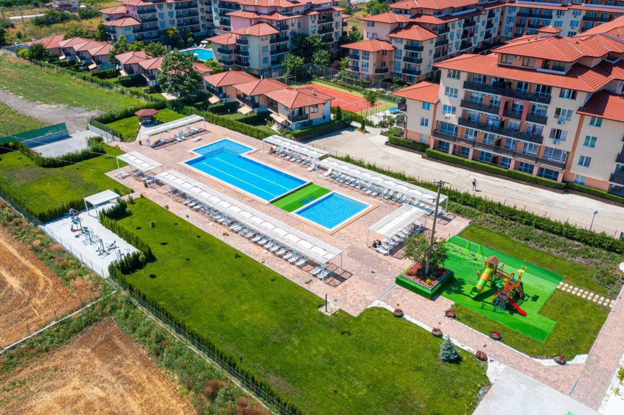 Apartcomplex Chateau Aheloy ภายนอก รูปภาพ