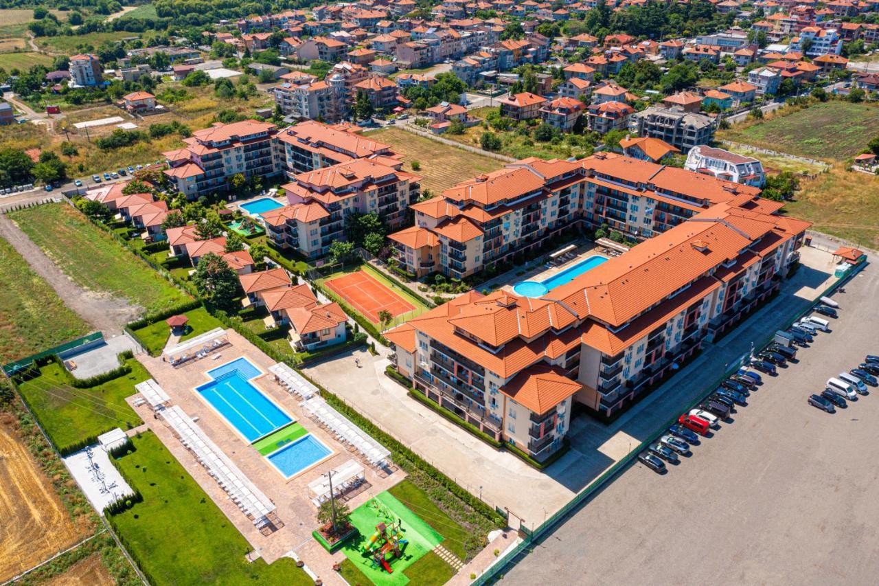 Apartcomplex Chateau Aheloy ภายนอก รูปภาพ