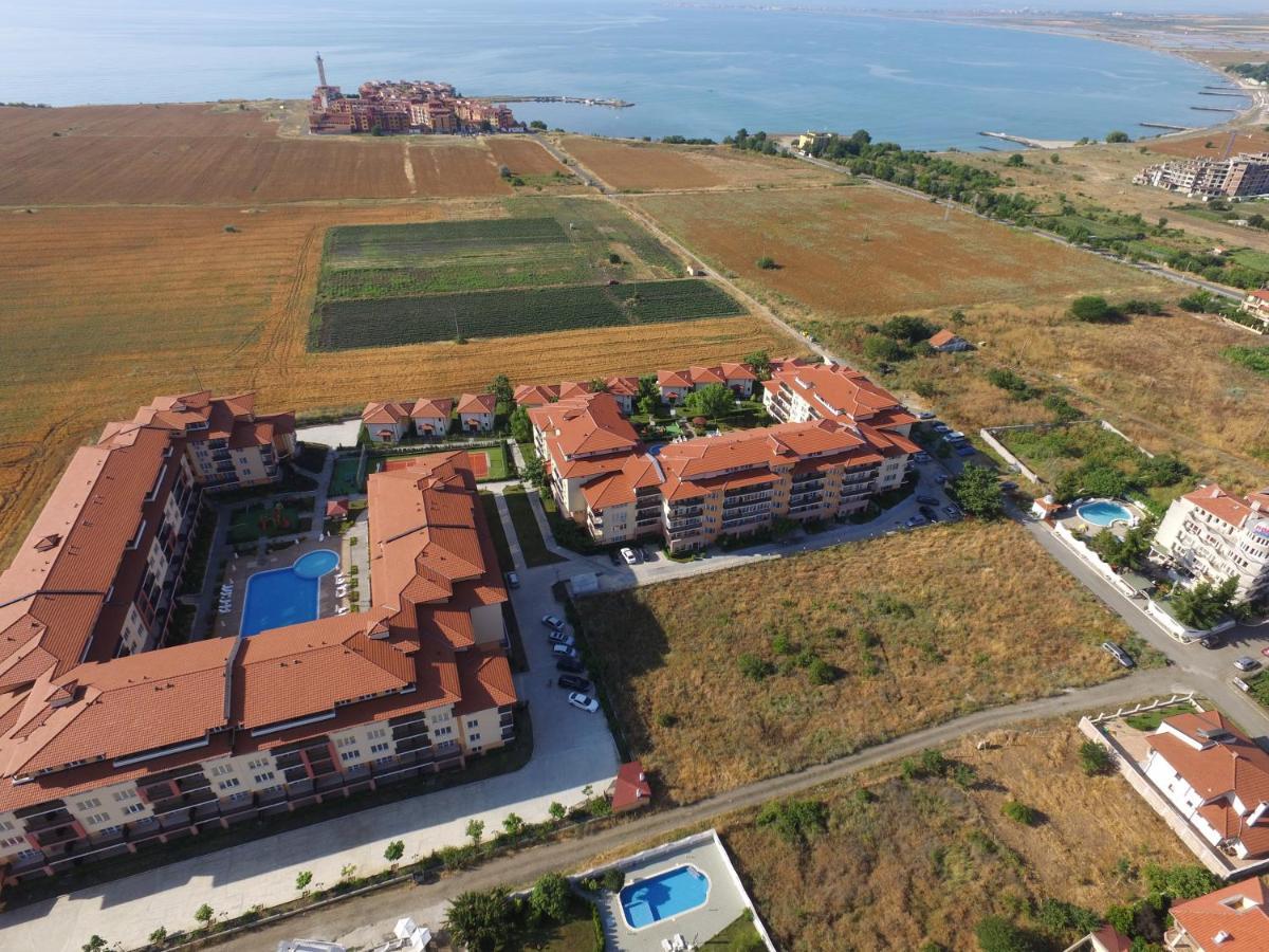 Apartcomplex Chateau Aheloy ภายนอก รูปภาพ